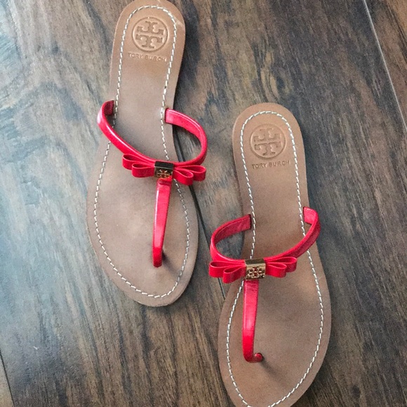 red tory burch flip flops